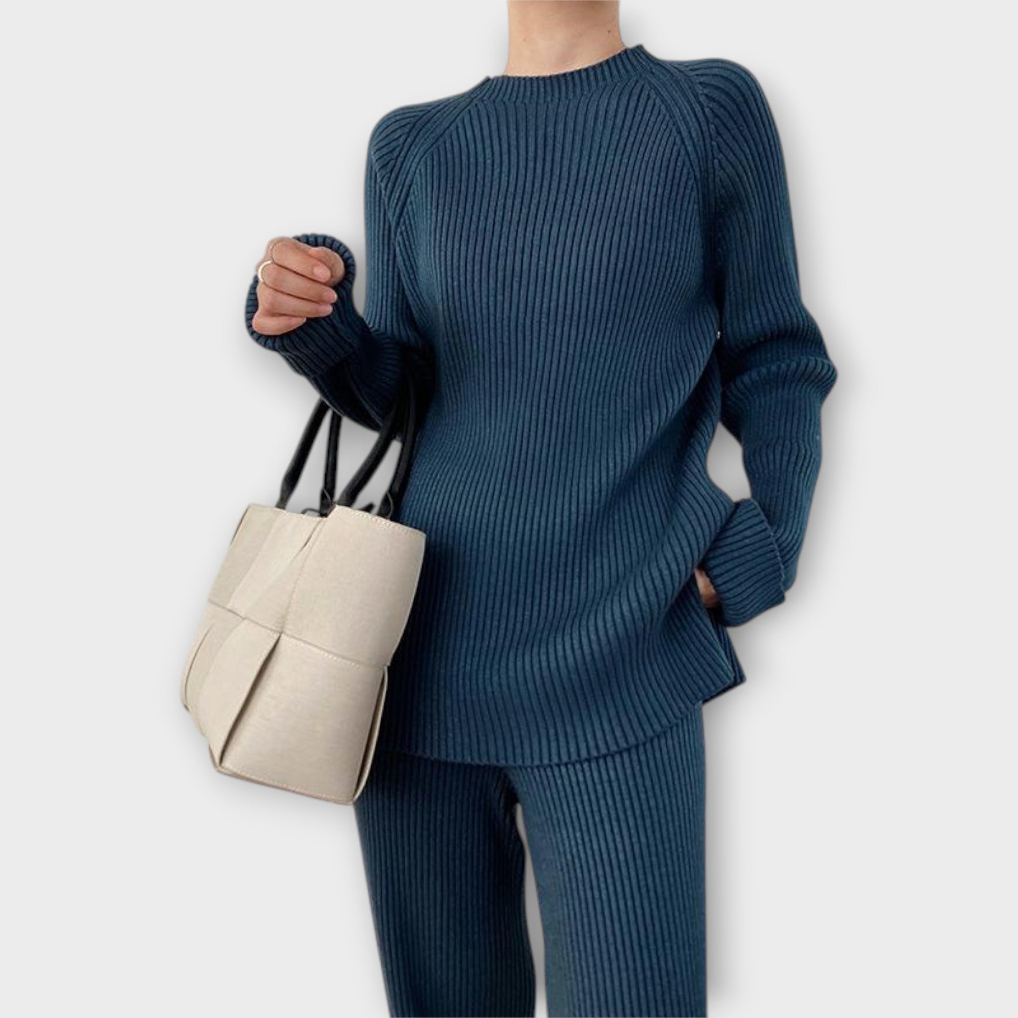 Nina | Minimalistiska dizaina un plaša griezuma adīts komplekts