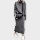 Rhea | Kompleks ar svārkiem un minimālistisku estētiku