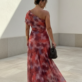 Uma - Garš plūstošs kleita ar elegantu dizainu